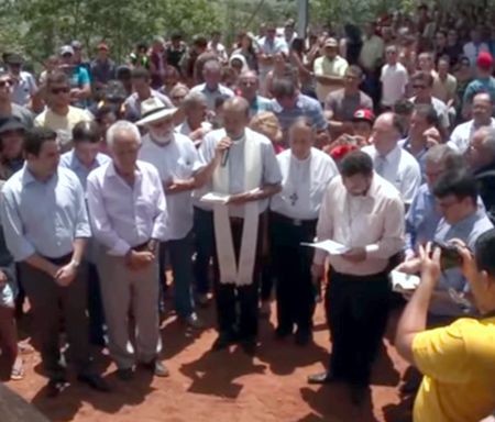 Ação ecumênica reúne católicos e evangélicos ao redor da “CRUZ DE TODOS OS POVOS”